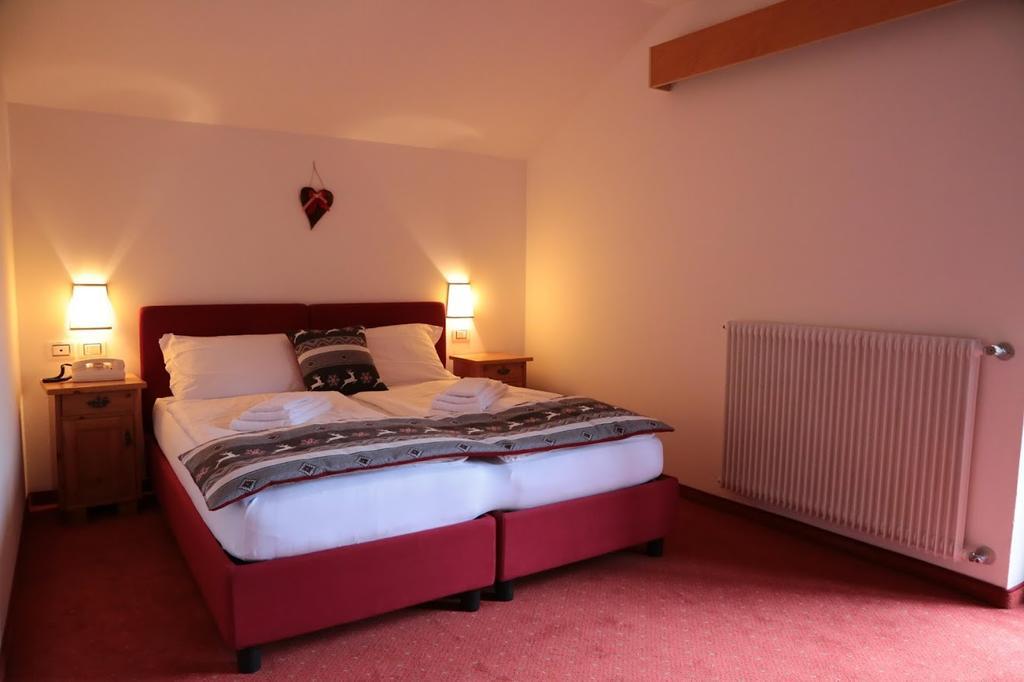 Hotel Alla Rocca Varena Zewnętrze zdjęcie