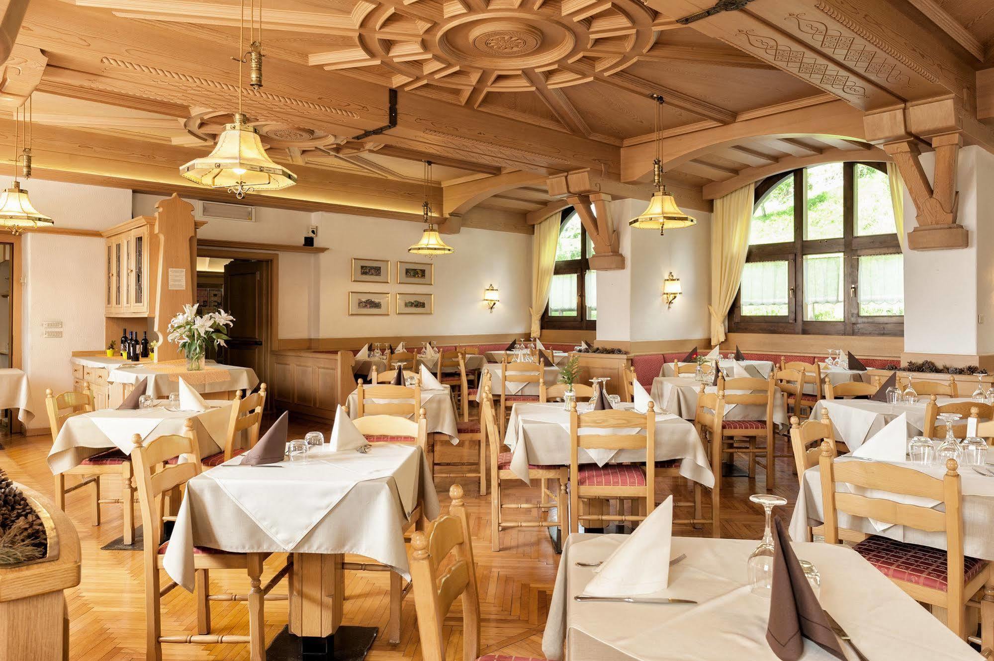 Hotel Alla Rocca Varena Zewnętrze zdjęcie