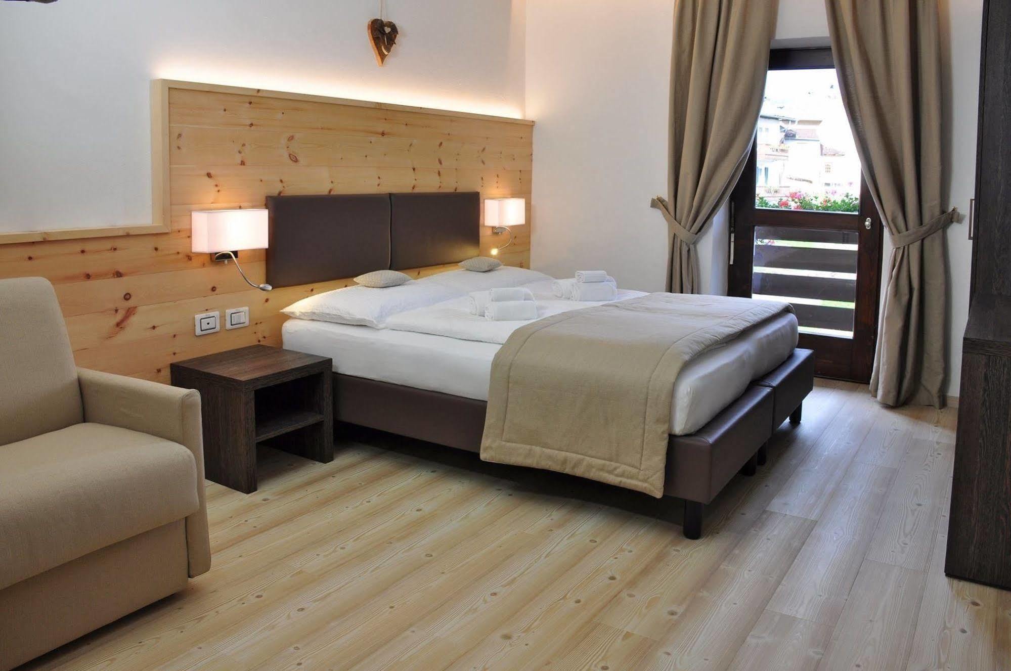 Hotel Alla Rocca Varena Zewnętrze zdjęcie