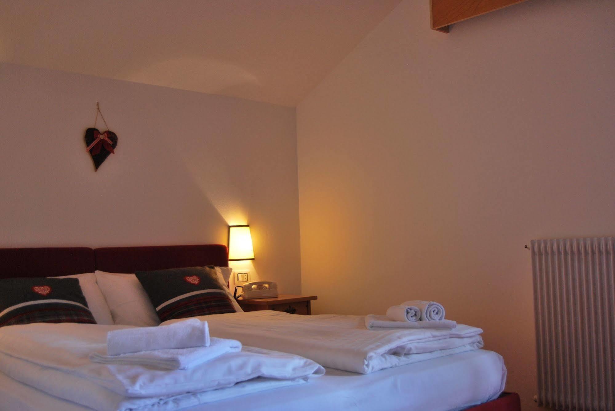 Hotel Alla Rocca Varena Zewnętrze zdjęcie