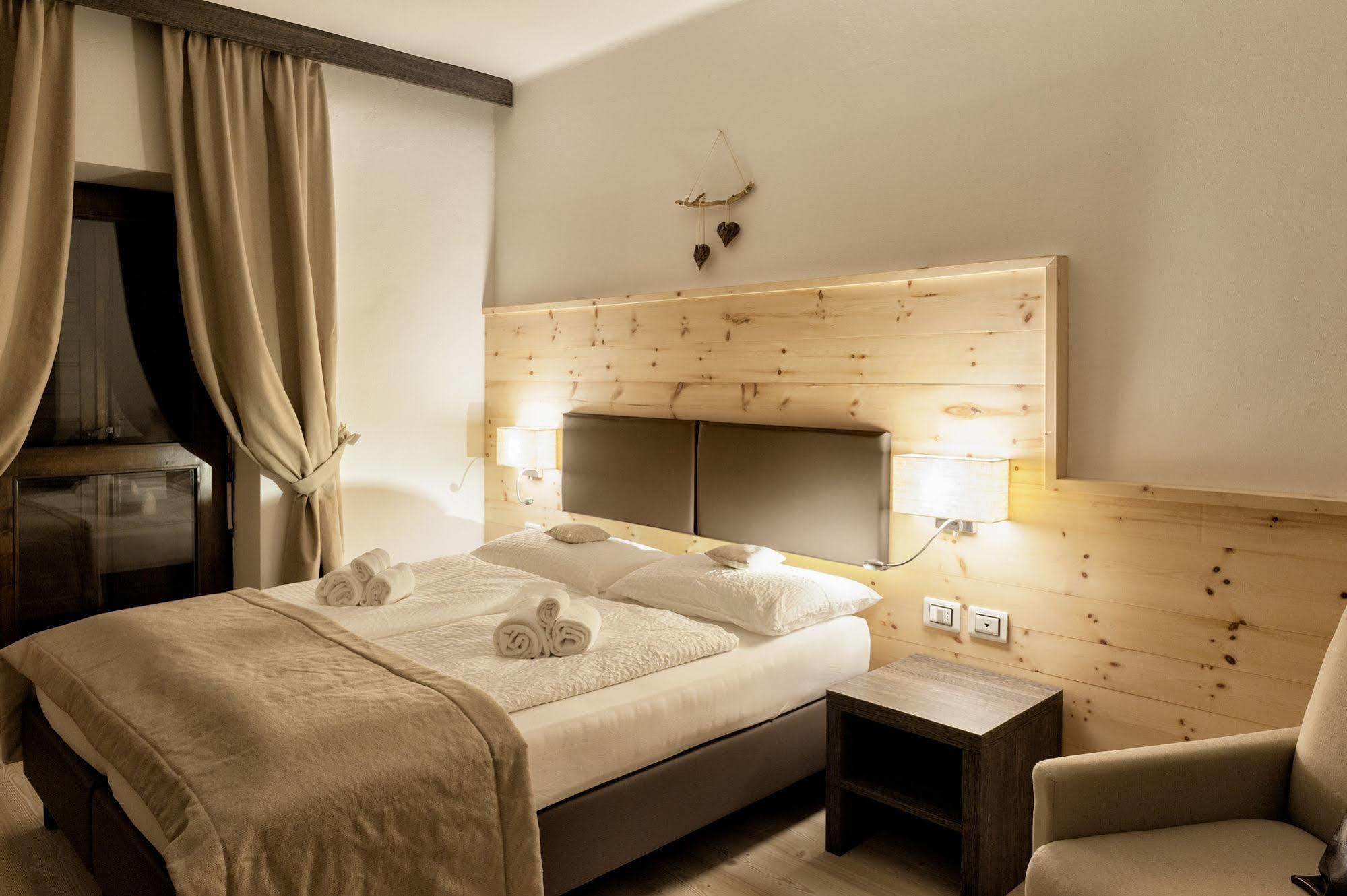 Hotel Alla Rocca Varena Zewnętrze zdjęcie